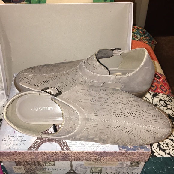 Boots - Picture 4 of 4